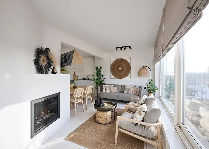 Penthouse Met Garage Apartment *